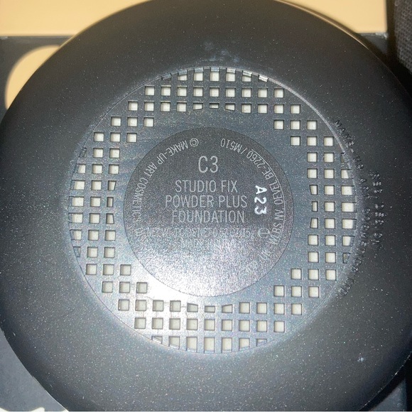 x1 MAC C3 STUDIO FIX POWDER PLUS FOUNDATION BRAND NEW BOXED - Picture 10 of 12